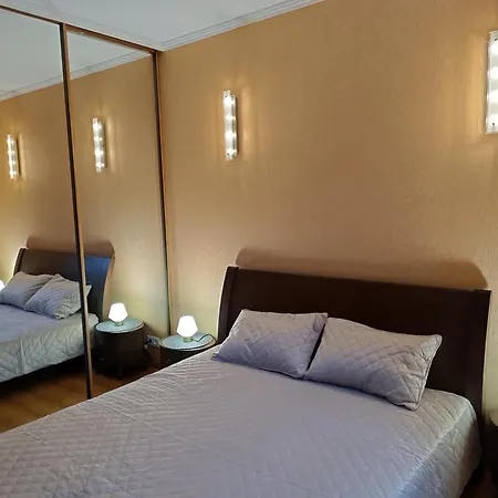 Quiet Dzelzavas Street Apartment *